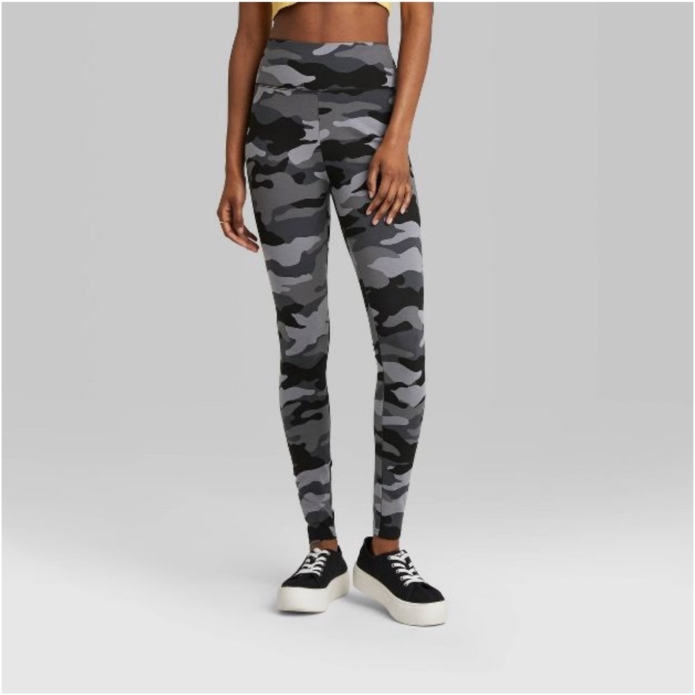 WILD FABLE Women's High-Waisted Animal Print Classic Leggings Size Small NWT